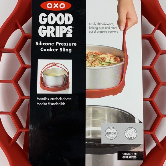 OXO Good Grip silicone pressure cooker sling with interlocking handles - Picture 4 of 8